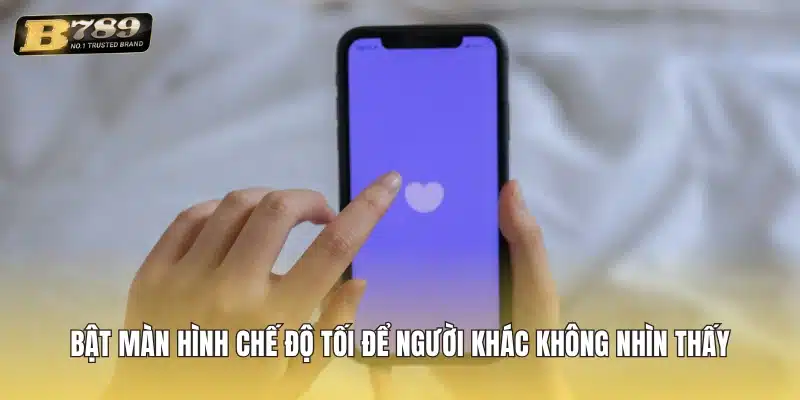 Bật màn hình chế độ tối để người khác không nhìn thấy